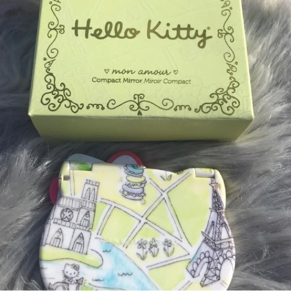 Hello Kitty x Sephora Mon Amour compact mirror - Picture 2 of 4